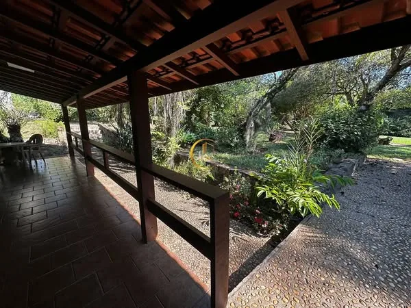 Varanda de acesso da chácara à venda em Itapé, Corumbataí