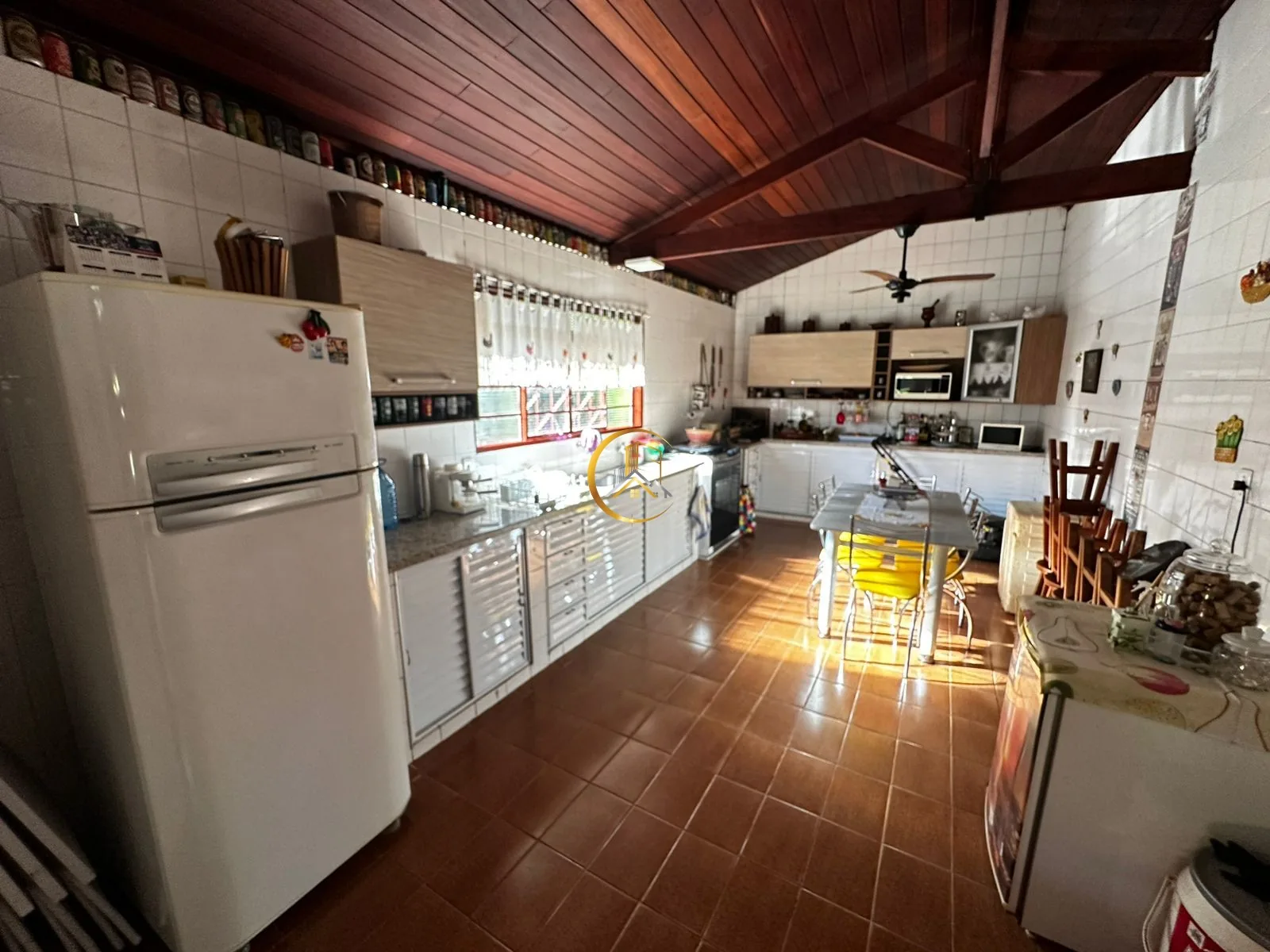 Cozinha completa da chácara à venda em Itapé, Corumbataí