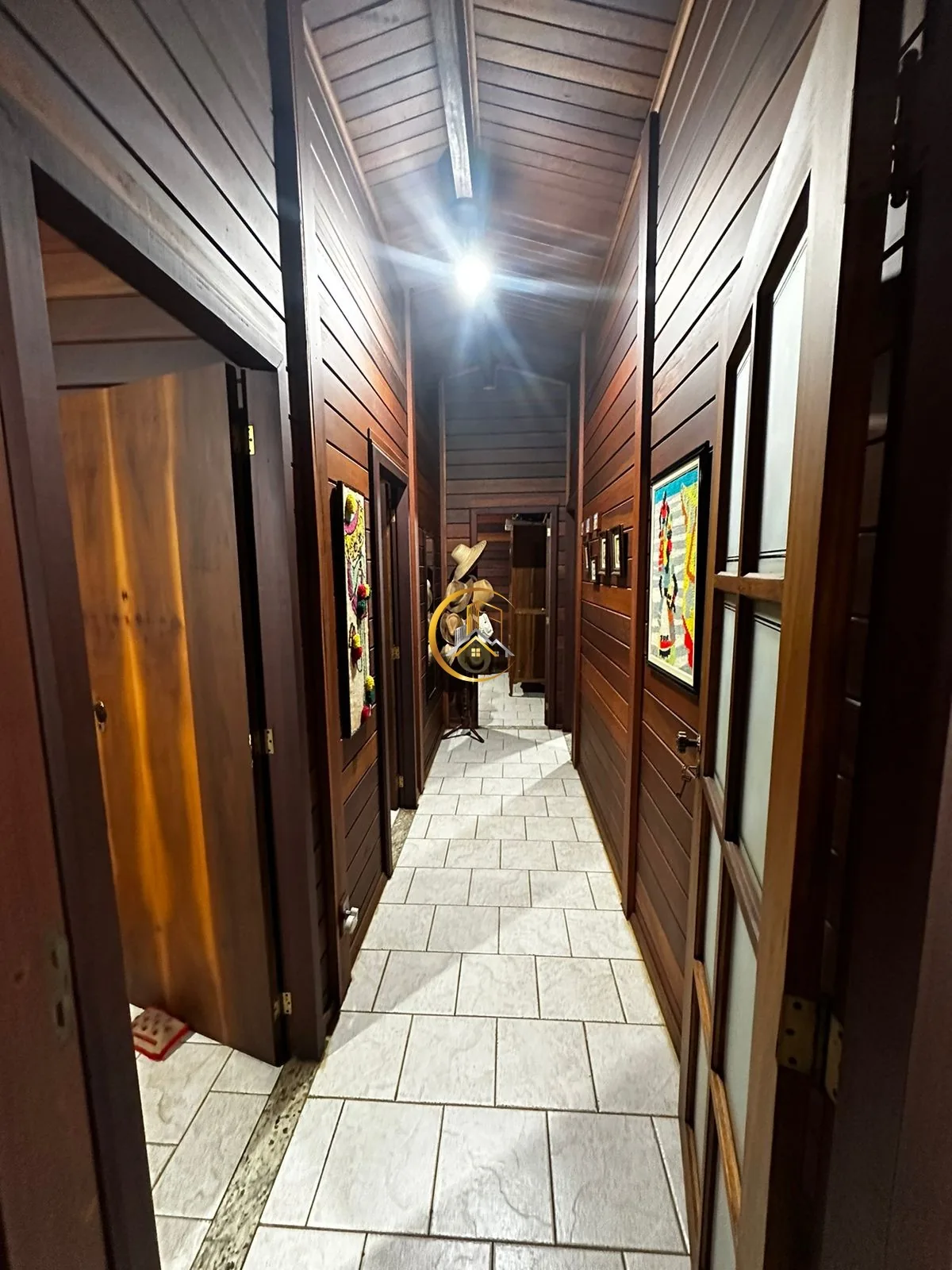 Corredor e varanda da chácara à venda em Itapé, Corumbataí