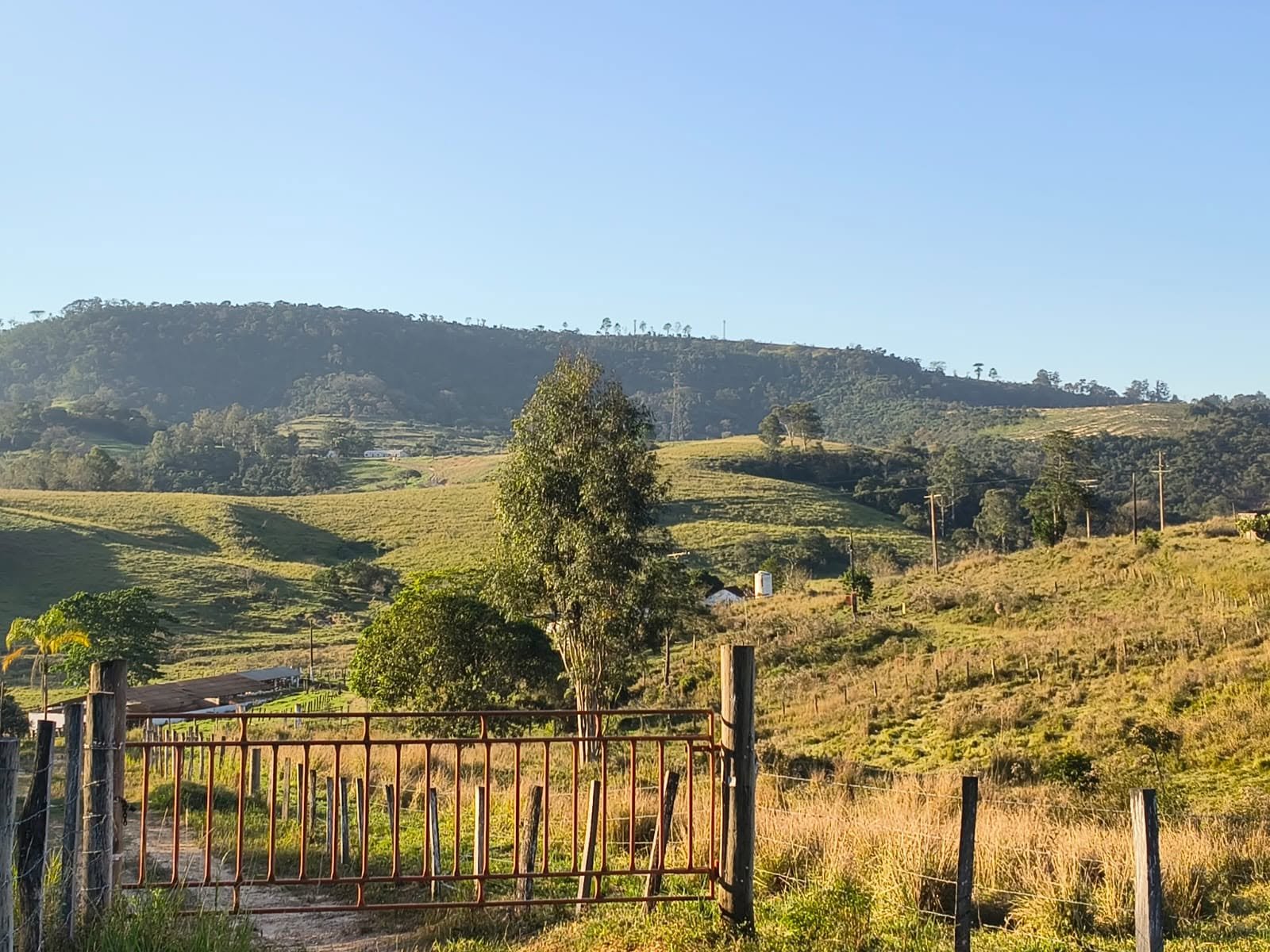 Área rural cercada do sítio em Corumbataí SP