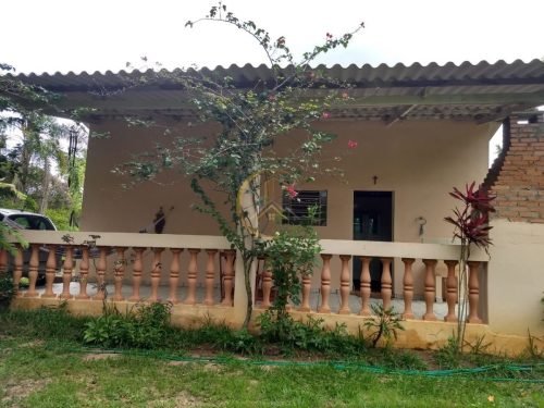 Vista frontal da casa da chácara no Residencial Planalto Serra Verde em Itirapina
