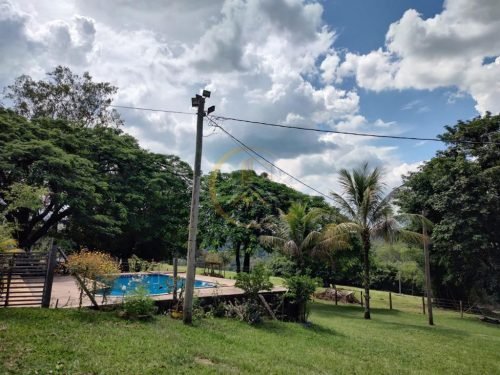Piscina e área de lazer do sítio em Corumbataí SP
