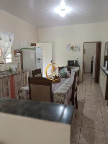 Sala de estar da chácara à venda em Itirapina/SP