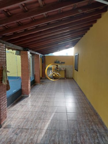 Varanda coberta da chácara à venda em Itirapina/SP