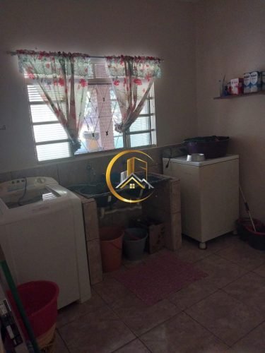 Outro ambiente interno da chácara à venda em Itirapina/SP