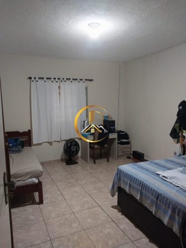 Dormitório amplo da chácara à venda em Itirapina/SP