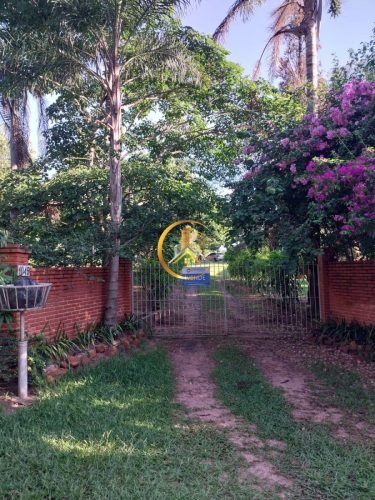 Entrada da chácara à venda em Itirapina/SP