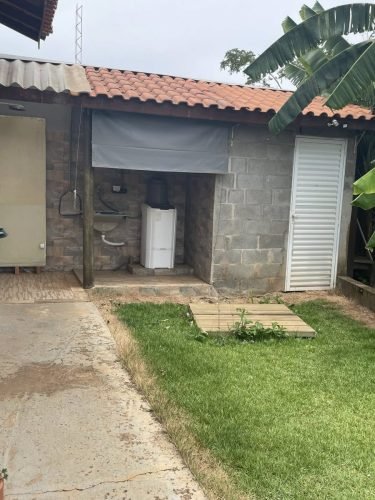 Gramado da residência na chácara à venda em Rio Claro/SP