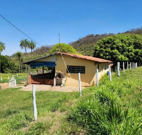 construção/casa da propriedade.