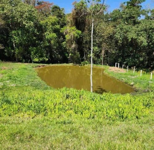ponto de água ou reservatório